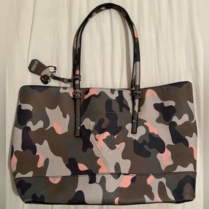 Camo Guess tote